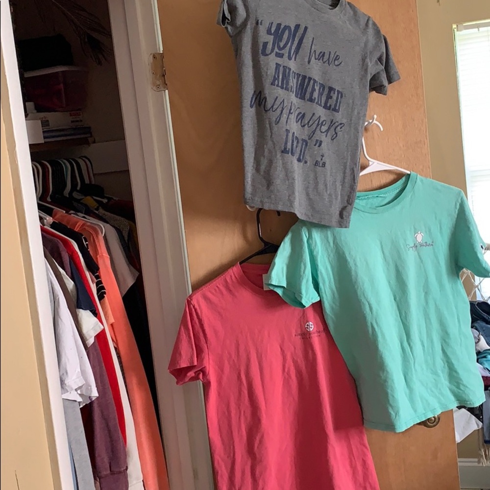 3 t-shirts